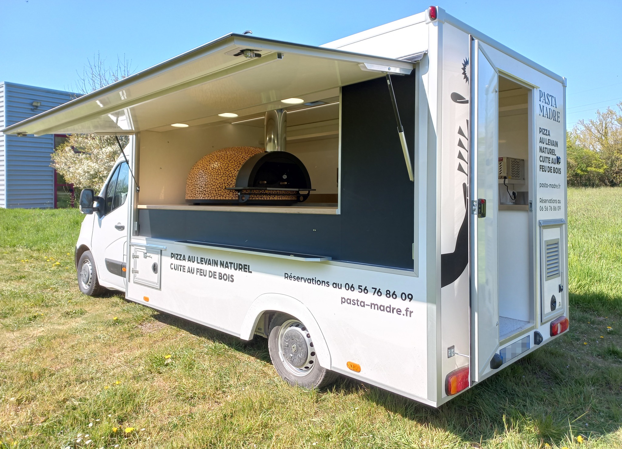 Camion Renault pizza mobile Camion pizza www.ecomag-france.fr 6