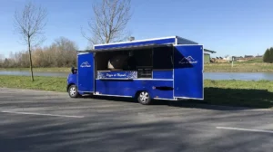 Camion pizza Nissan bleu Nv400