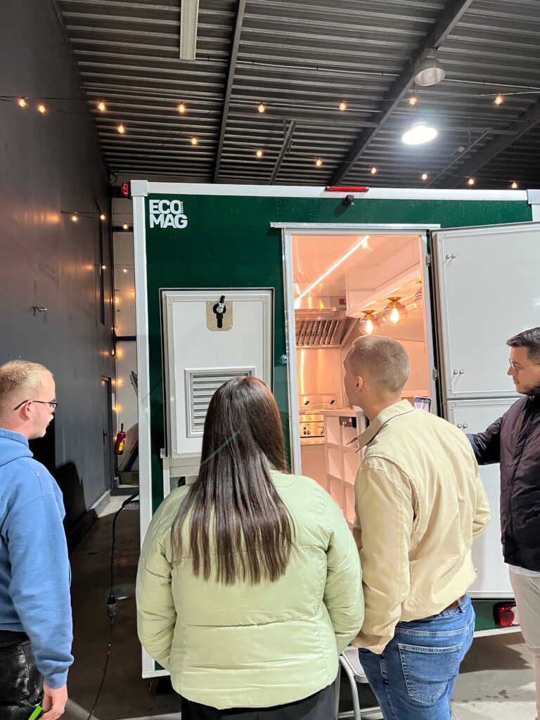 Vue arrière Food truck Corn Dog - Renault Master - Ecomag