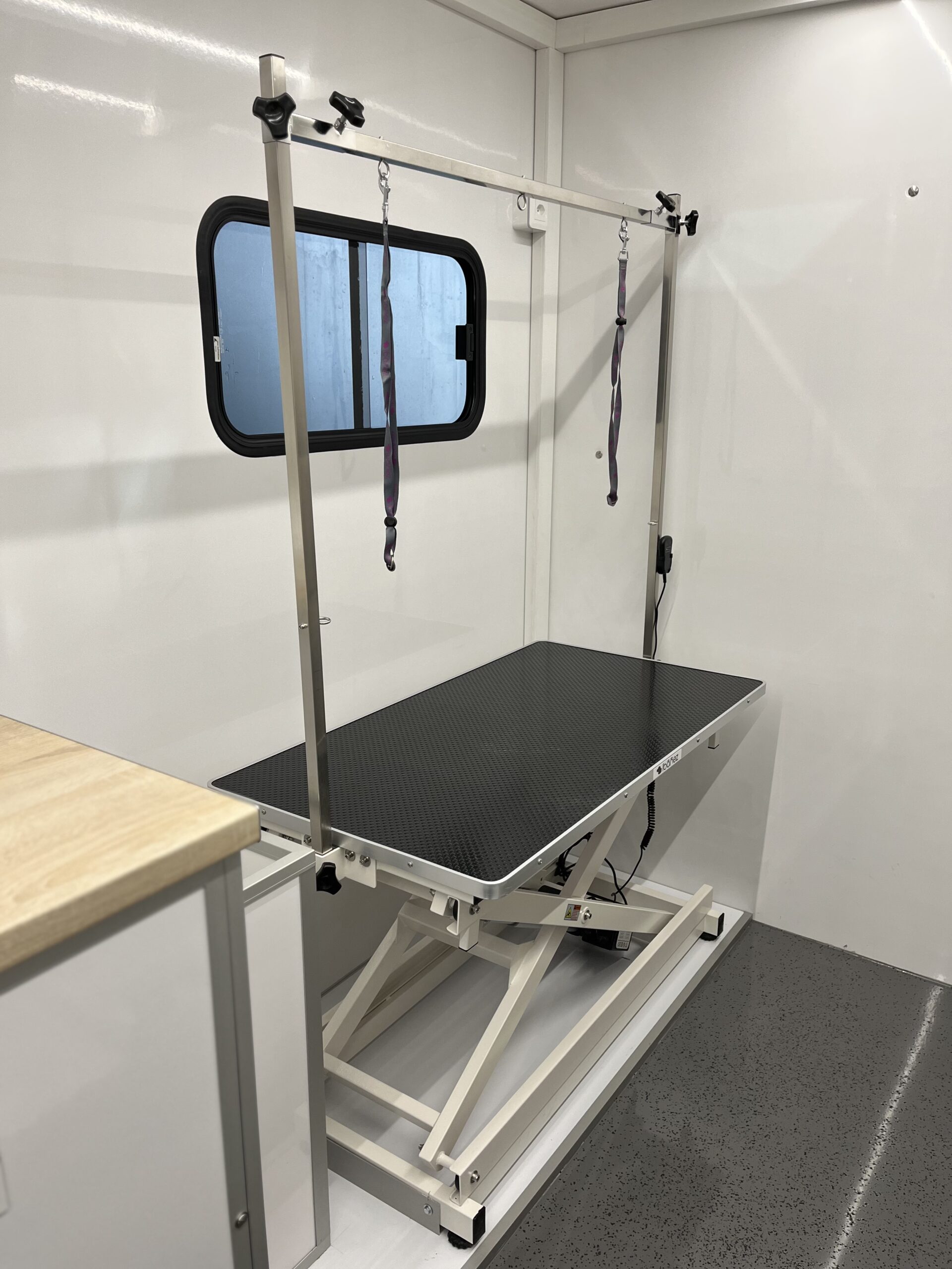 table de toilettage réglable