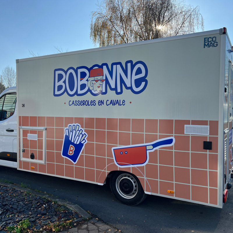 Camion food truck avec covering sur-mesure par Ecomag