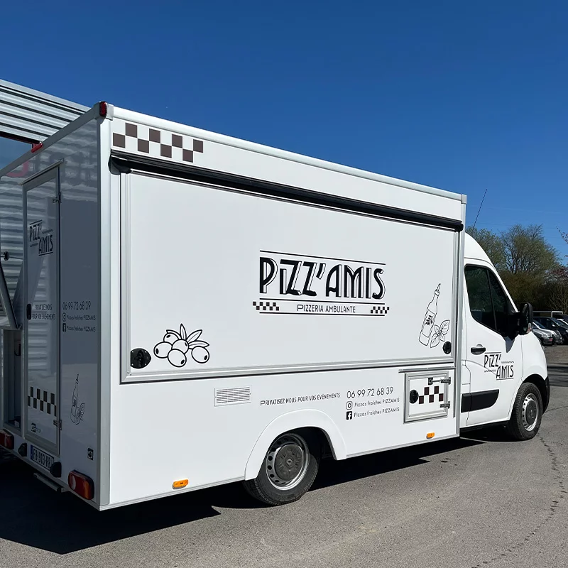 Camion food truck avec covering sur-mesure par Ecomag